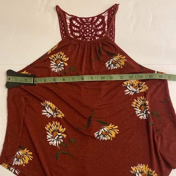 FOREVER 21 Juniors Tank Top (babydoll) Small Burgundy with White/Yellow Daisies - Picture 6 of 6